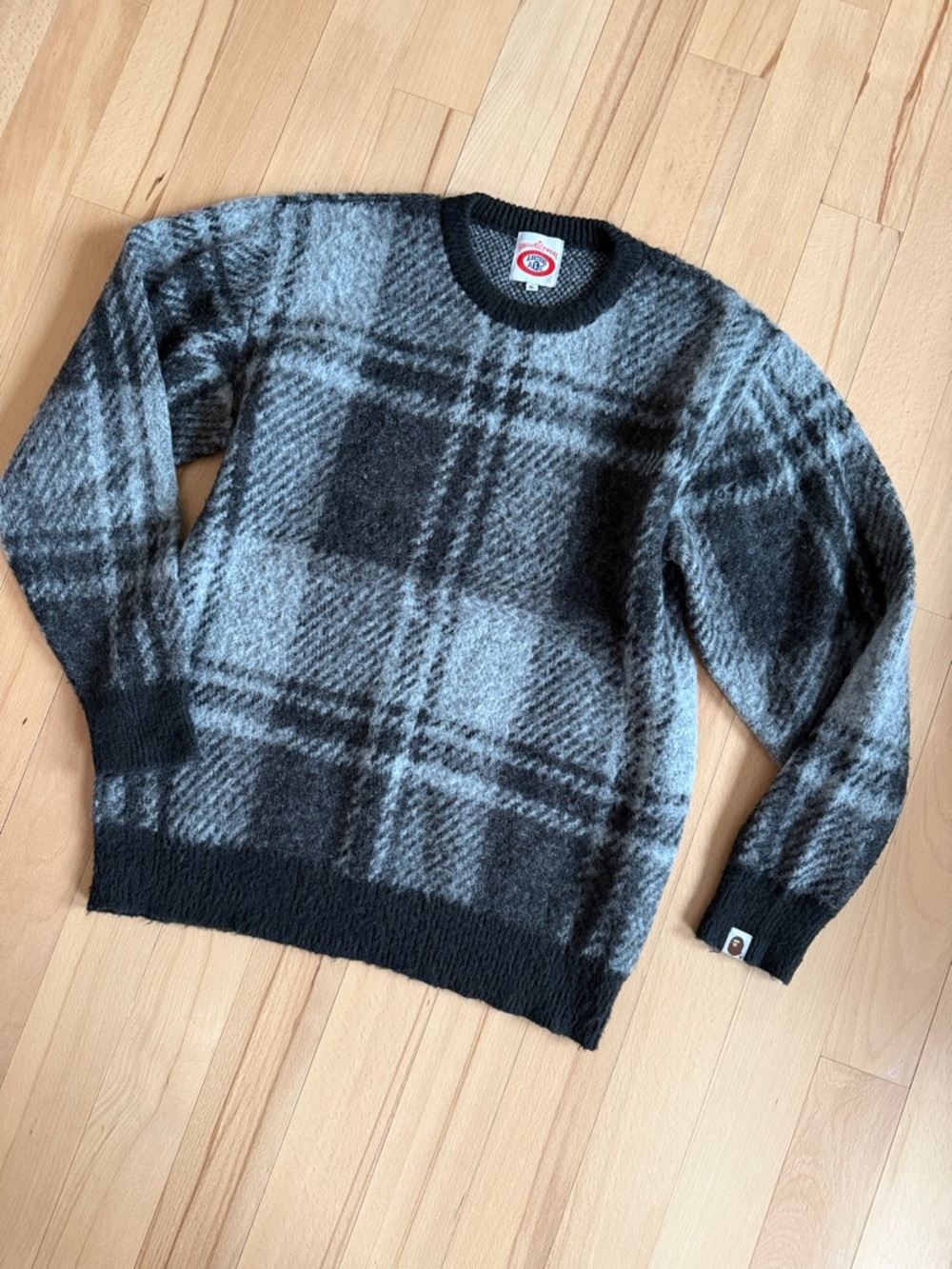 Men's Plaid Crewneck Sweater - Black & Gray